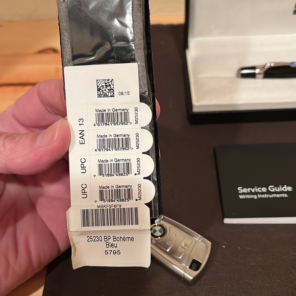 Mount Blanc ballpoint blue pen with blue sapphire 4.3 inches - Picture 3 of 10